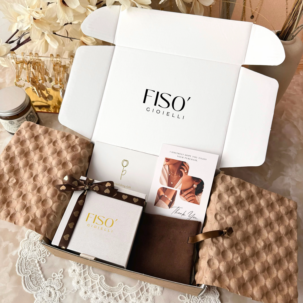 Packaging FISÒ Gioielli - unboxing con logo brand